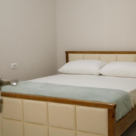 Logli Apartments Gjirokaster Bagian luar foto